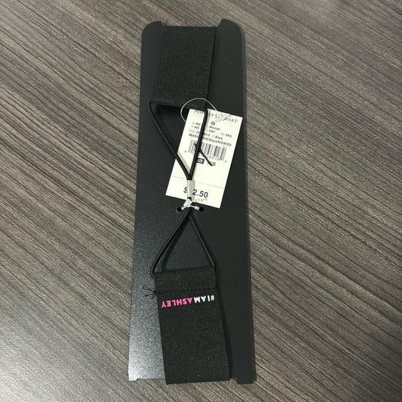 Ashley Stewart Accessories - NWT! Ashley Stewart‎ Black Headband